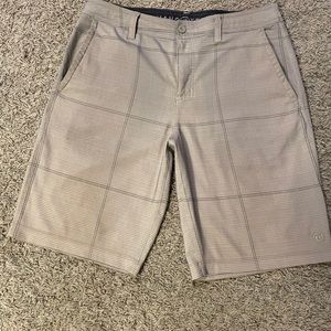 Hang Ten.   Mens Shorts